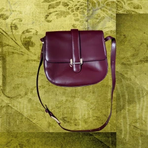  axelväska i skinn - Begagnad men i väldigt fint skick! Med tre fack. Medium stor väska