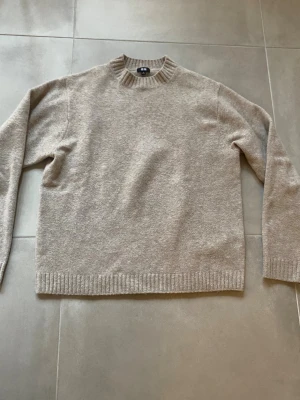 Uniqlo tröja - Nu säljer jag min uniqlo tröja som har använd ett fåtal gånger. 
