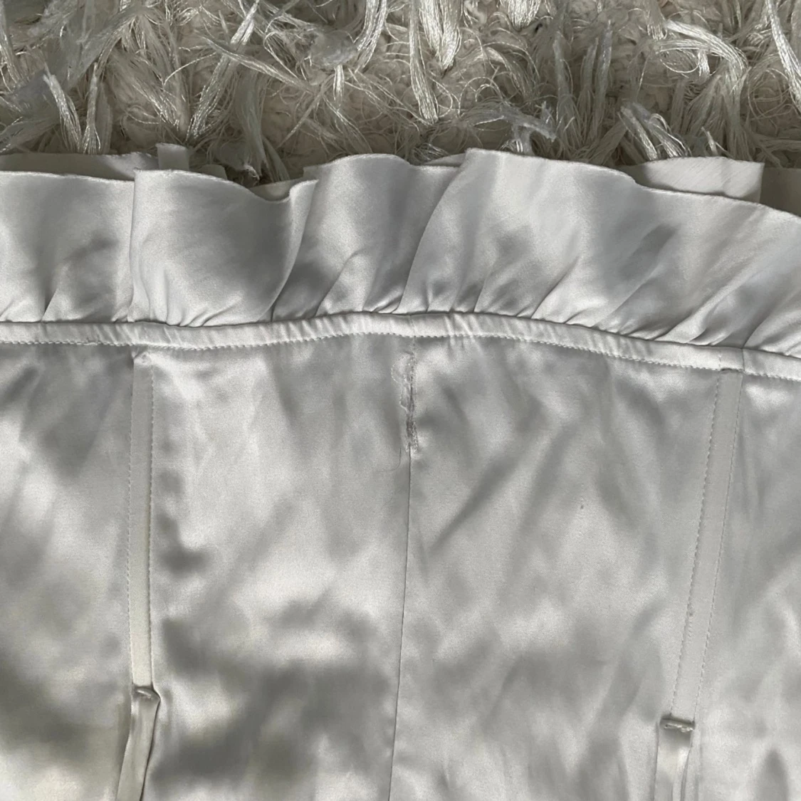 Vit korsett med volangdetaljer - 4