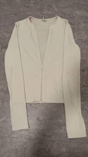 Topp med dragkedja - Vit topp med dragkedja 