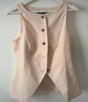 Beige ärmlös väst med knappar - Vero Moda