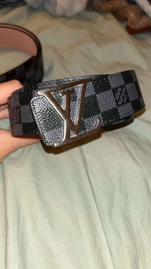 Louis Vuitton Damier svart bälte - Riktigt pris 300kr. Helt nya paketerade och i helt nytt stick. 3 st i finns inne 