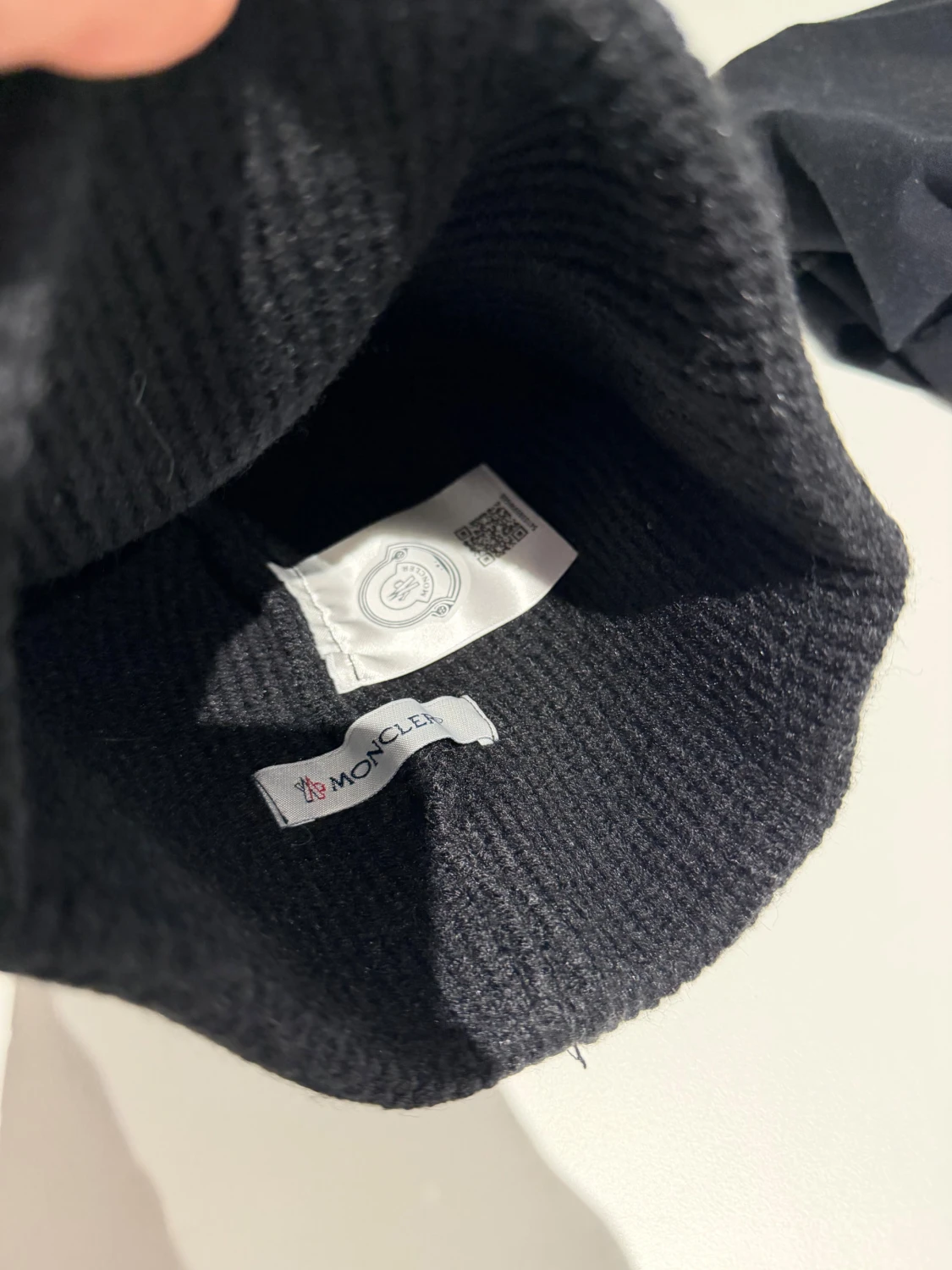 Moncler black beanie black logo - 1