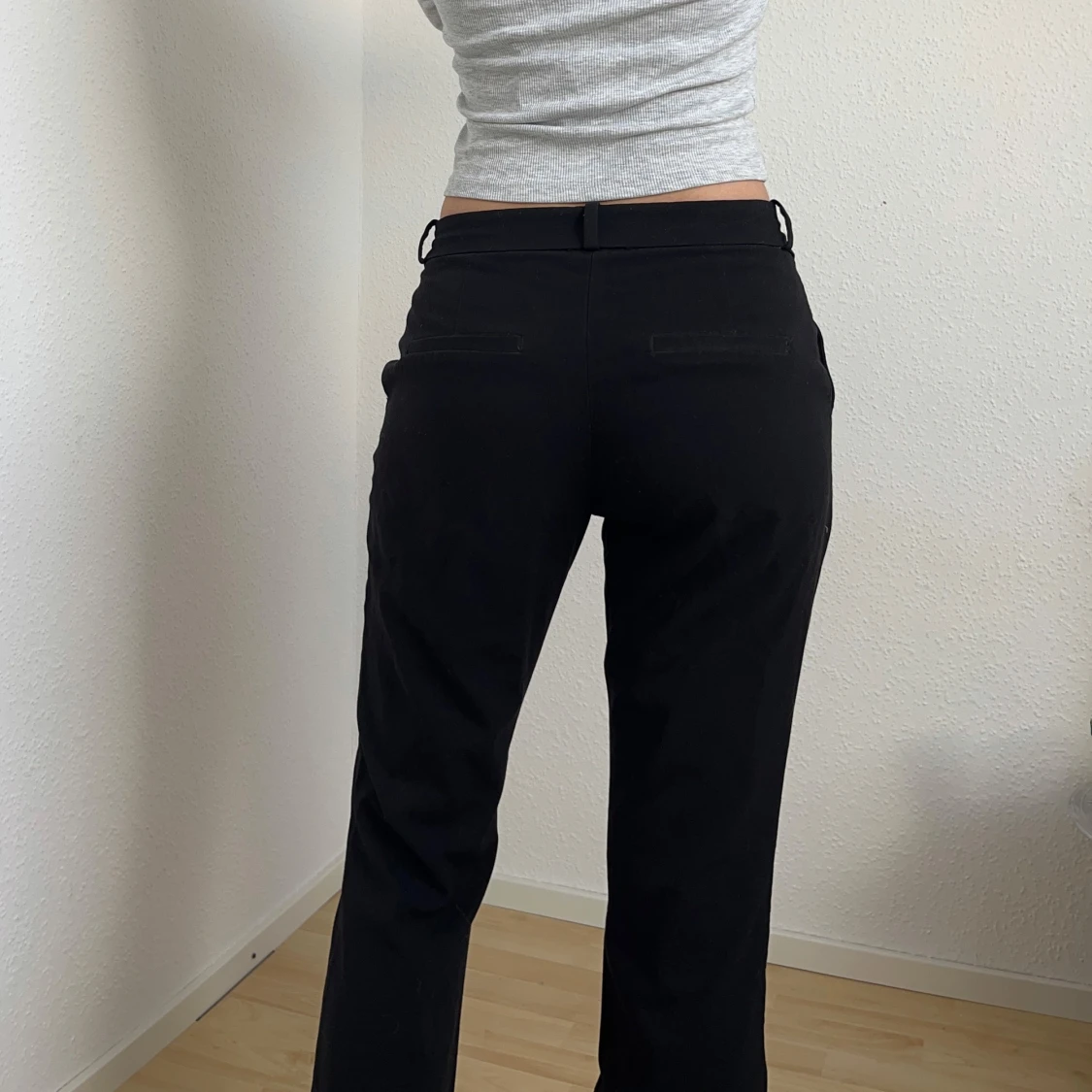 Utsvängda kostymbyxor - 2