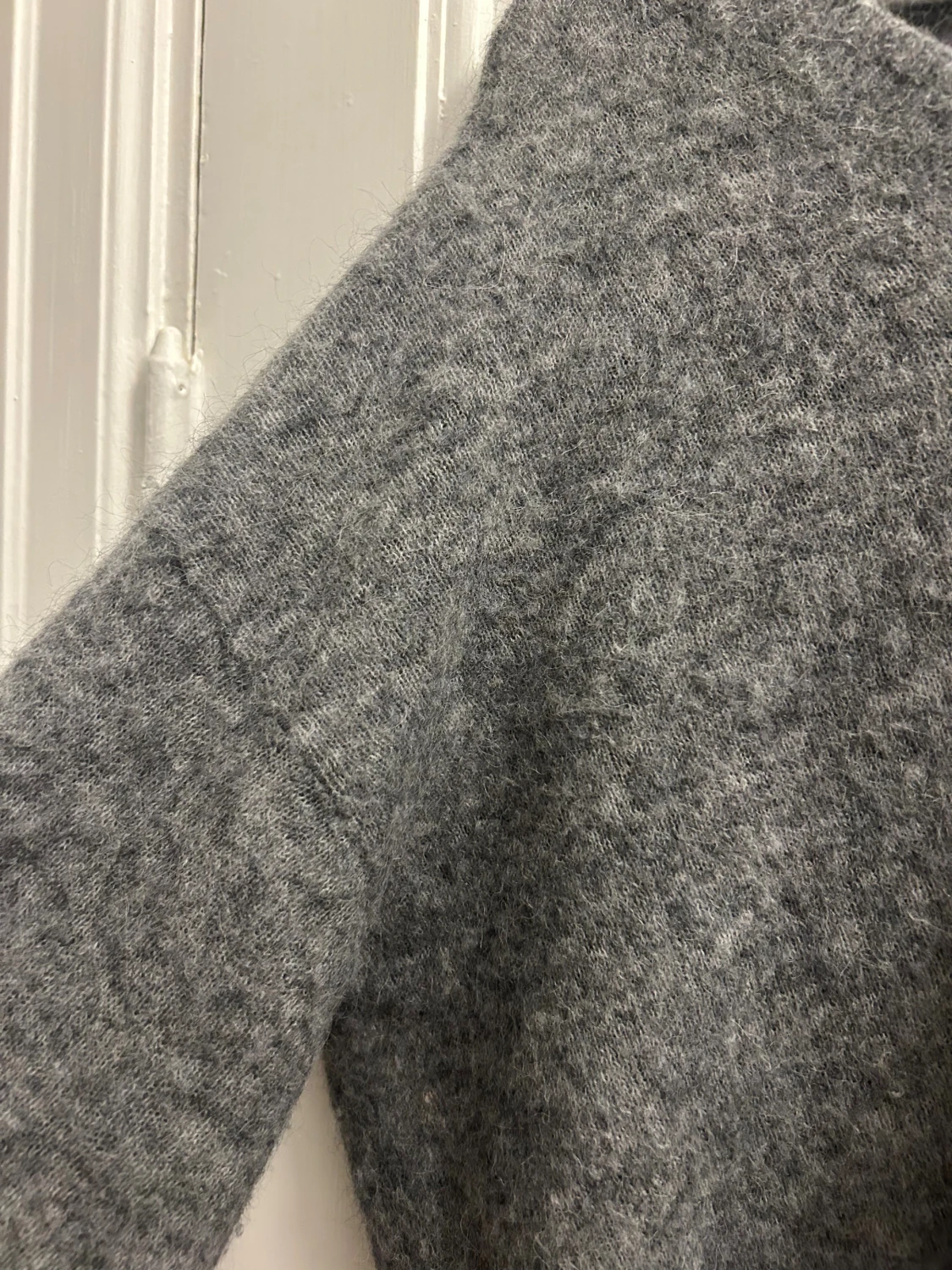Grå finstickad tröja  - 2