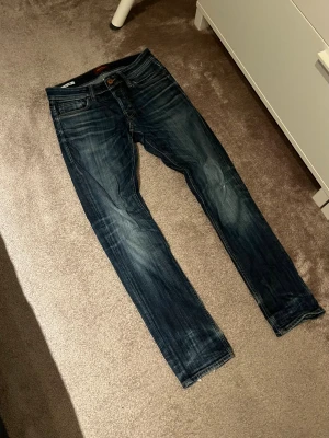 Blå Jeans - Blå jeans från Jack & Jones | Modell: Slim Glenn | Bra skick 
