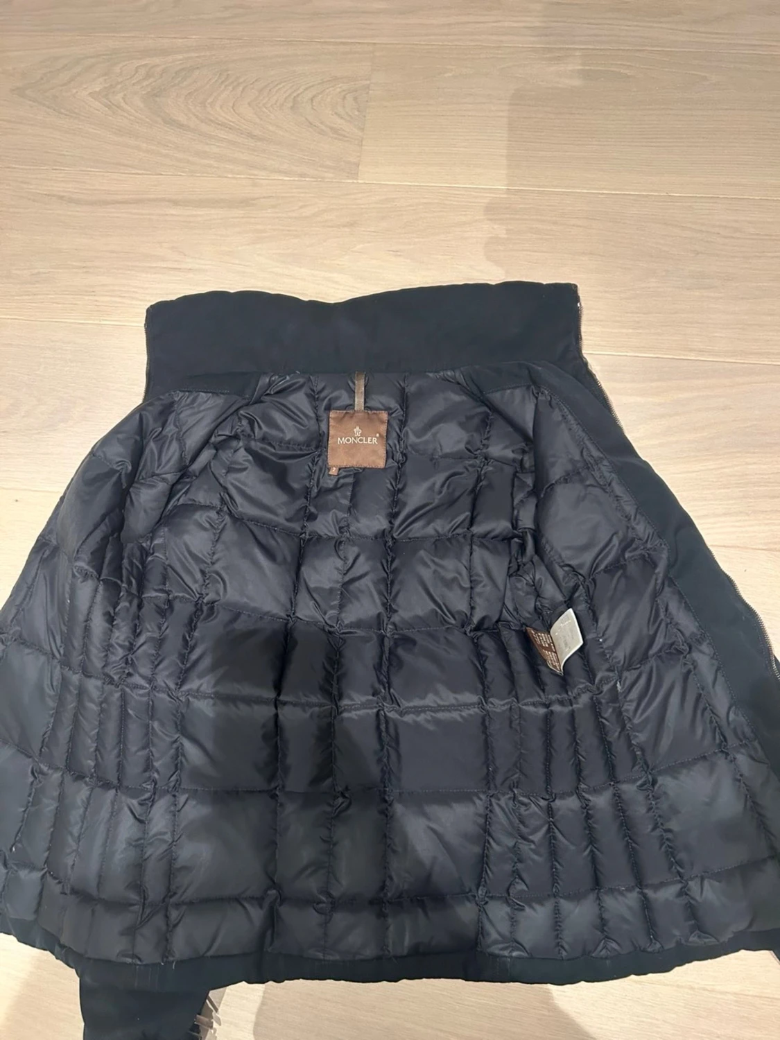 Svart Moncler dunjacka med dragkedja - 2