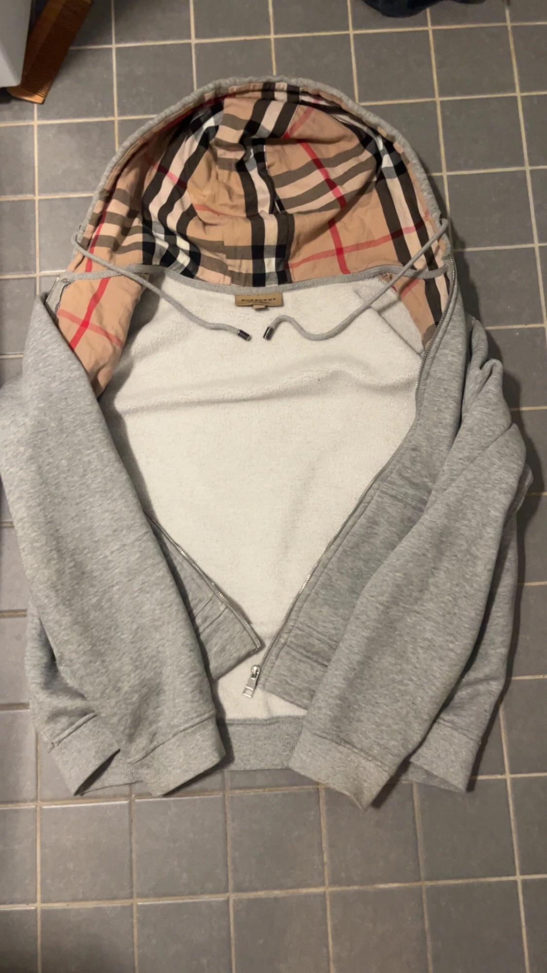 Grå Burberry hoodie med dragkedja