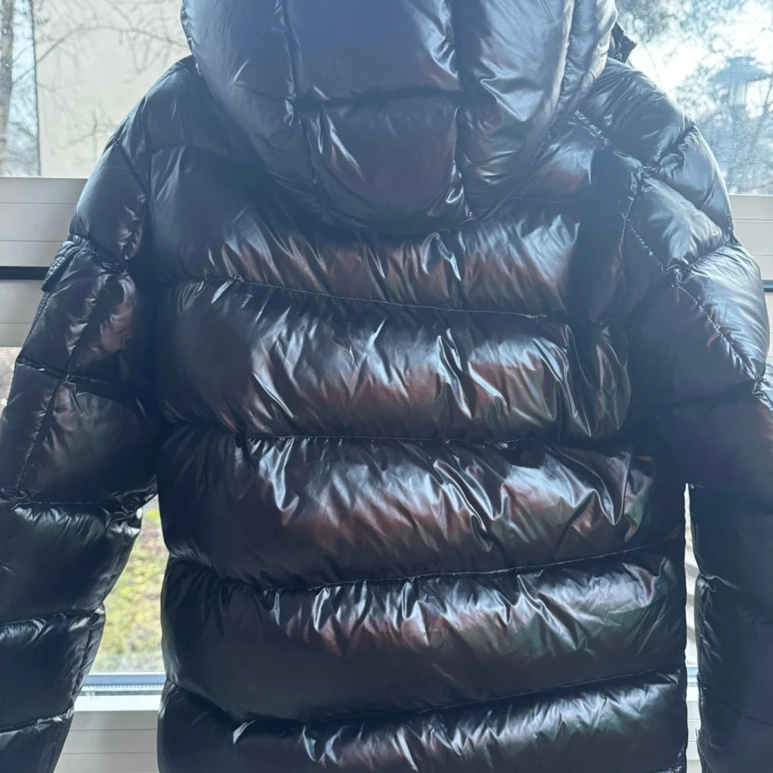 Svart Moncler pufferjacka med huva - 1