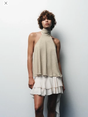 Topp - Superfin guld glittrig topp från Zara!