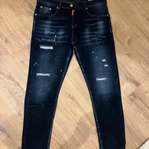 DSQUARED2 JEANS - Helt nya dsq2 jeans. 