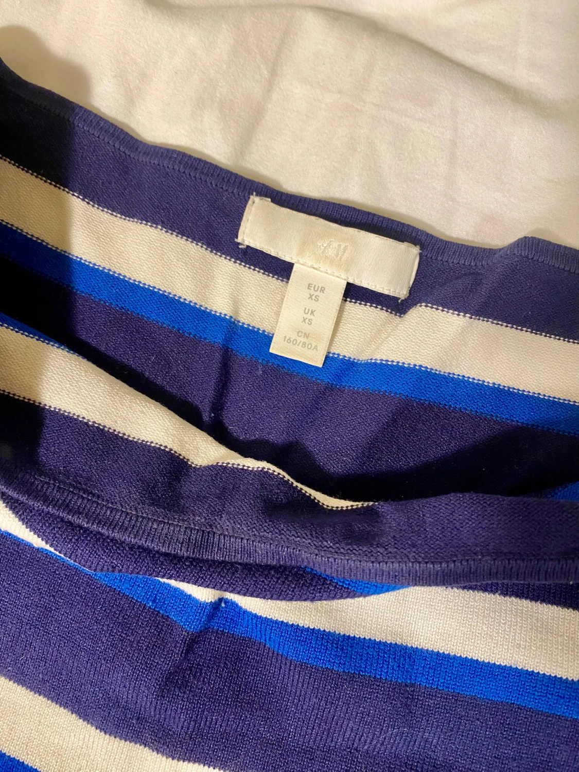 Halvt off-shoulder blå randig långärmad från hm - 1