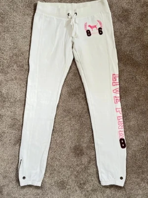 Victorias Secret yogapants lowwaist - Skitsnygga som tyvvär är för små för mig, inga fläckar eller tecken på användning! 