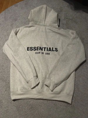 Essentials hoodie - Bra skick