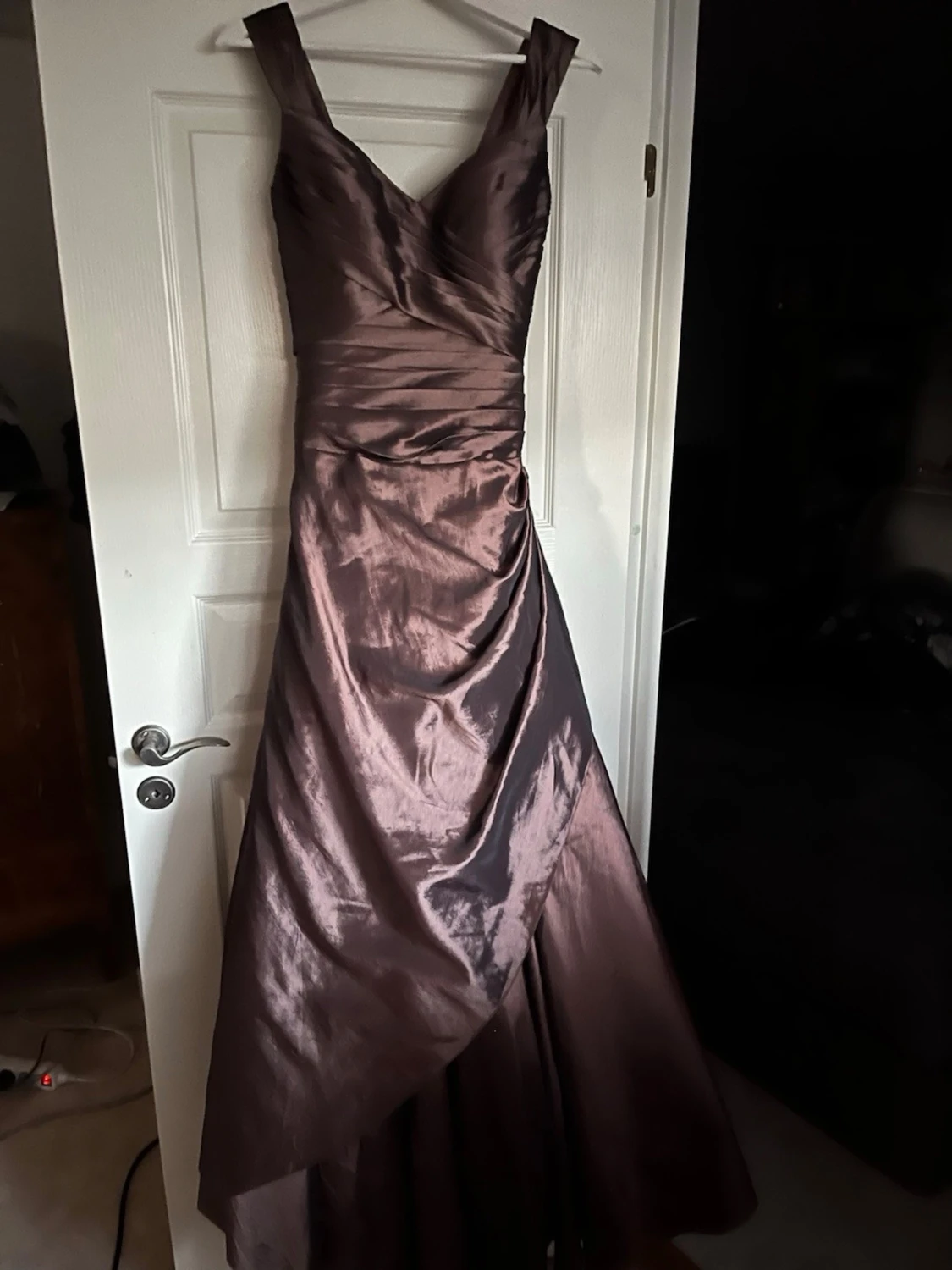 Brun långklänning i satin/ balklänning