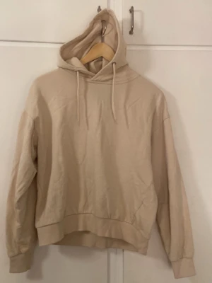 Beige hoodie från lager 157 - Beige hoodie från lager 157 i storlek xs. Knappast använd.