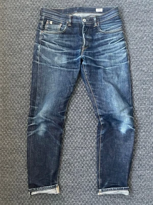 EDWIN dry raw Japanese selvedge med sjuk wash - Säljer nu dessa riktigt fina japanska dry Selvage jeans i gedigen denim men sjukt snygg patina, whiskers, fades, honeycombs osv! Dessa är verkligen one of a kind😊 Skriv vid funderingar 📲🤝Storlek W29 L32 men passar W32😊