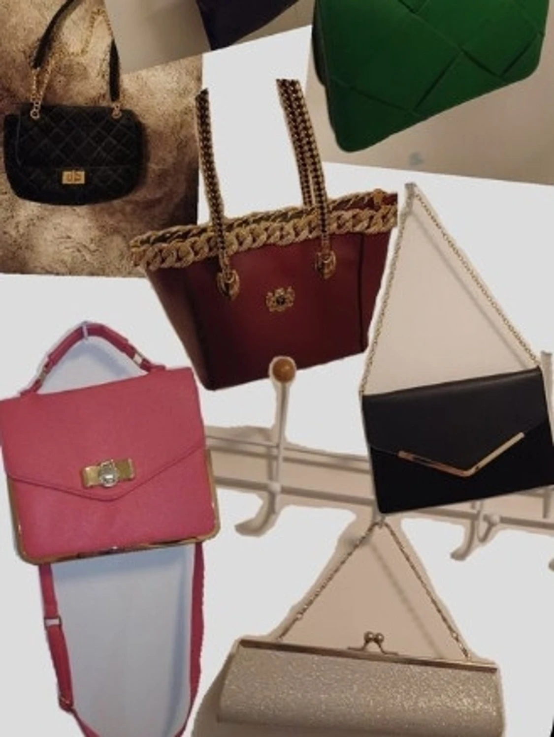 Mix av väskor i olika färger och storlekar 