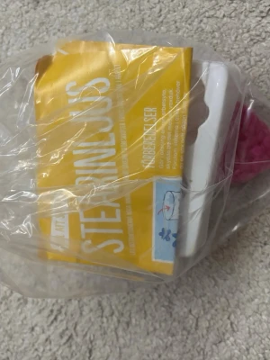 Ett set för att skapa egna stearinljus - Ett kit för att göra stearinljus med färgad lera typ  och tillbehör. Skicka för fler bilder.