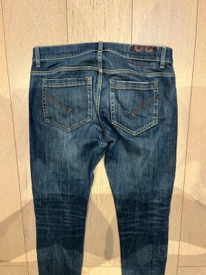Dondup jeans - Skick: 8/10 | Model: GEORGE | lite slitet vid ena fickan 