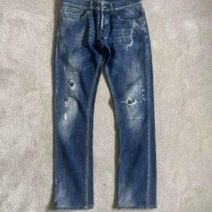 Dondup George  - Dondup George jeans| storlek W31| slitningar från fabrik| nypris cirka 3000| Hör av er vid frågor och funderingar🙌🏻