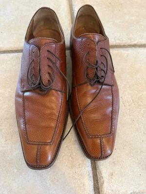Äkta läderskor - Äkta bruna läderskor från Stemar. Mycket gott skick. Nypris ca 10.000 kr. 