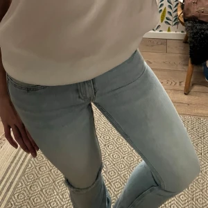 Jättefina midwaist jeans - Såå fina jeans men för små för mig 💕💕 