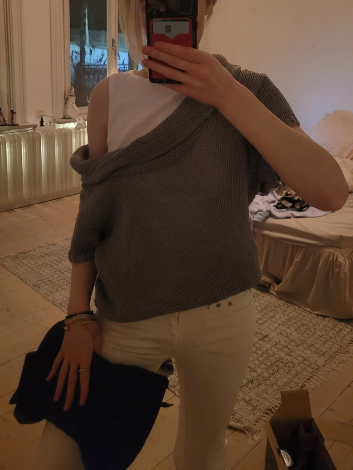 Grå offshoulder stickad tröja - 1