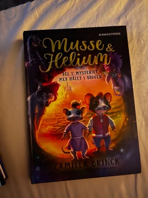 Musse & Helium bok 1 - Av Camilla Brinck. Jag har även dem andra 4 böckerna i första serien, du kan köpa alla för 180kr. Pris kan såklart diskuteras💕