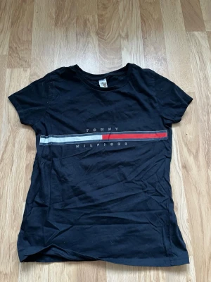  Tommy Hilfiger tshirt - Svart Tommy Hilfiger tshirt