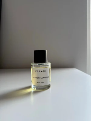 Essnce Irresistible Enigma  - Se bilder för mängd. 