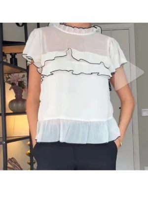 Superfin aldrig använd blus från Nelly  - Aldrig använd med prislappen kvar. Storlek 38 sitter som en s