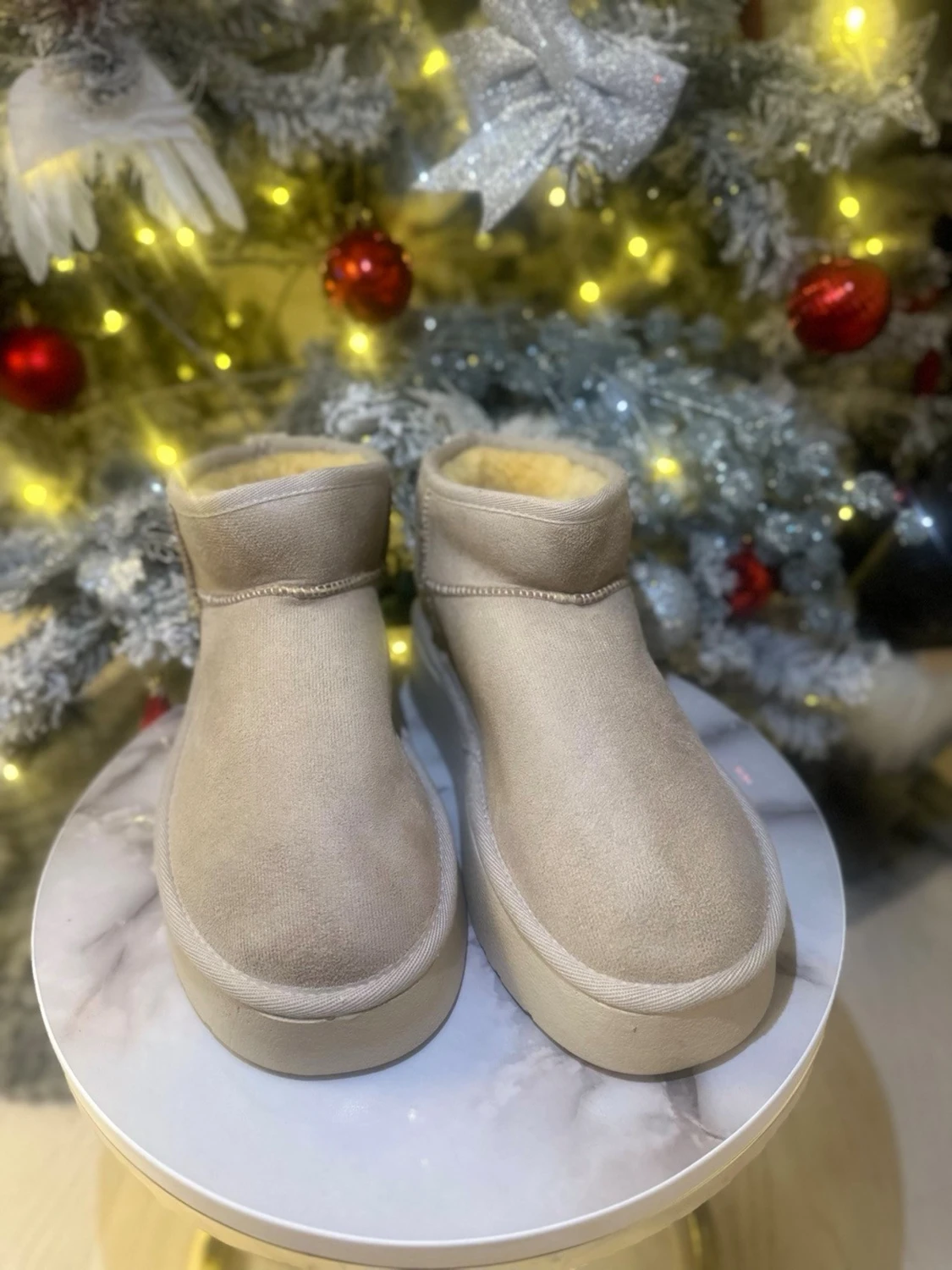 Beige UGG boots med fårskinn