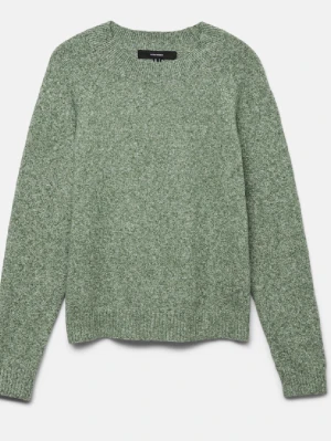 Grön stickad tröja från Vero Moda - Mysig grön stickad tröja från Vero Moda med rund halsringning och ribbade muddar. Perfekt för lager på lager och passar till både jeans och kjol. Enkel och stilren design som funkar året runt.