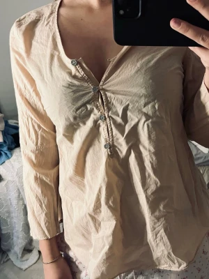 Jättefin blus - Super fin blus,tror att den är från Zara men är ej säker💕
