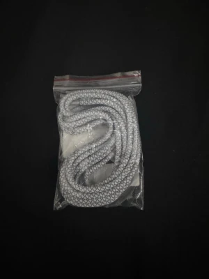 Lysande sko snöre  - Dessa fetta, lysande skosnören är perfekta för den som vill synas på kvällen. De ser riktigt bra ut. 