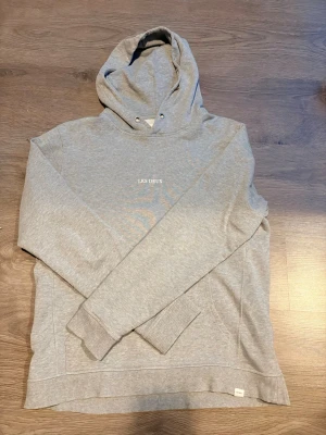 Les duex hoddie S - En grå Hoddie från les duex med en stil ren lock som passar till vardagarna 