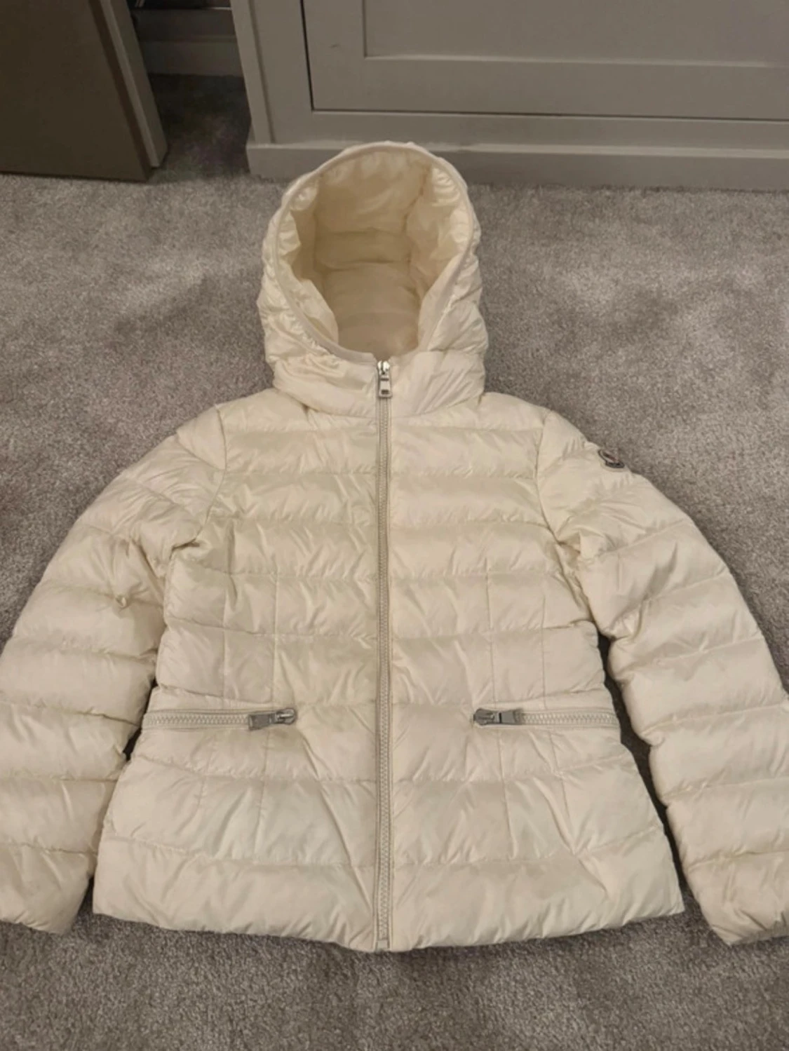Vit dunjacka från Moncler