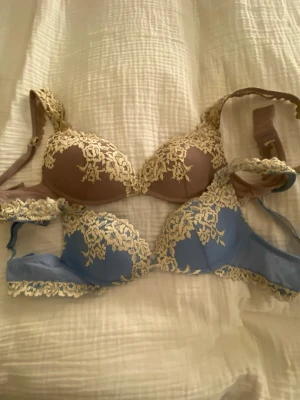 2 intimissimi bh-ar - Säljer två intimissimi bh-ar. Ej använda då de var för små när jag fick de, men har provat de. Pris kan diskuteras. Säljer båda för priset för en.