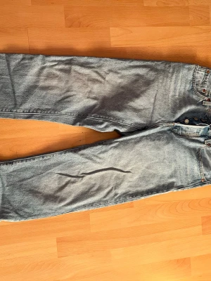 Levi's Jeans 501 - W26 L28  Knappt använda.