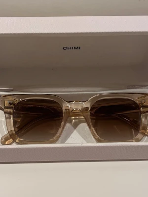 CHIMI solglasögon  - Säljer mina solglasögon från CHIMI dom är som nya inga slitage eller repor. Kommer i sin original förpackning 