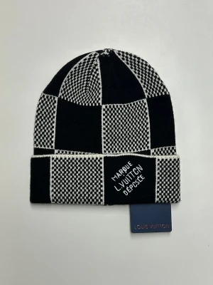 Lv Mössa - Helt ny aldrig använda. Storlek One size. Snabb frakt 