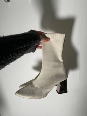 Klackar - Fina klackar som använts mycket sjukt sköna att gå i något slitet på tån