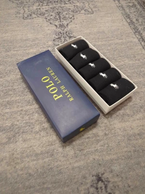 Polo Ralph Lauren 5 pack strumpor - Säljer mina helt nya 5-pack strumpor från Ralph Lauren, skriv vid frågor, priset är förhandlingsbart och kan skicka direkt efter köpet ☺