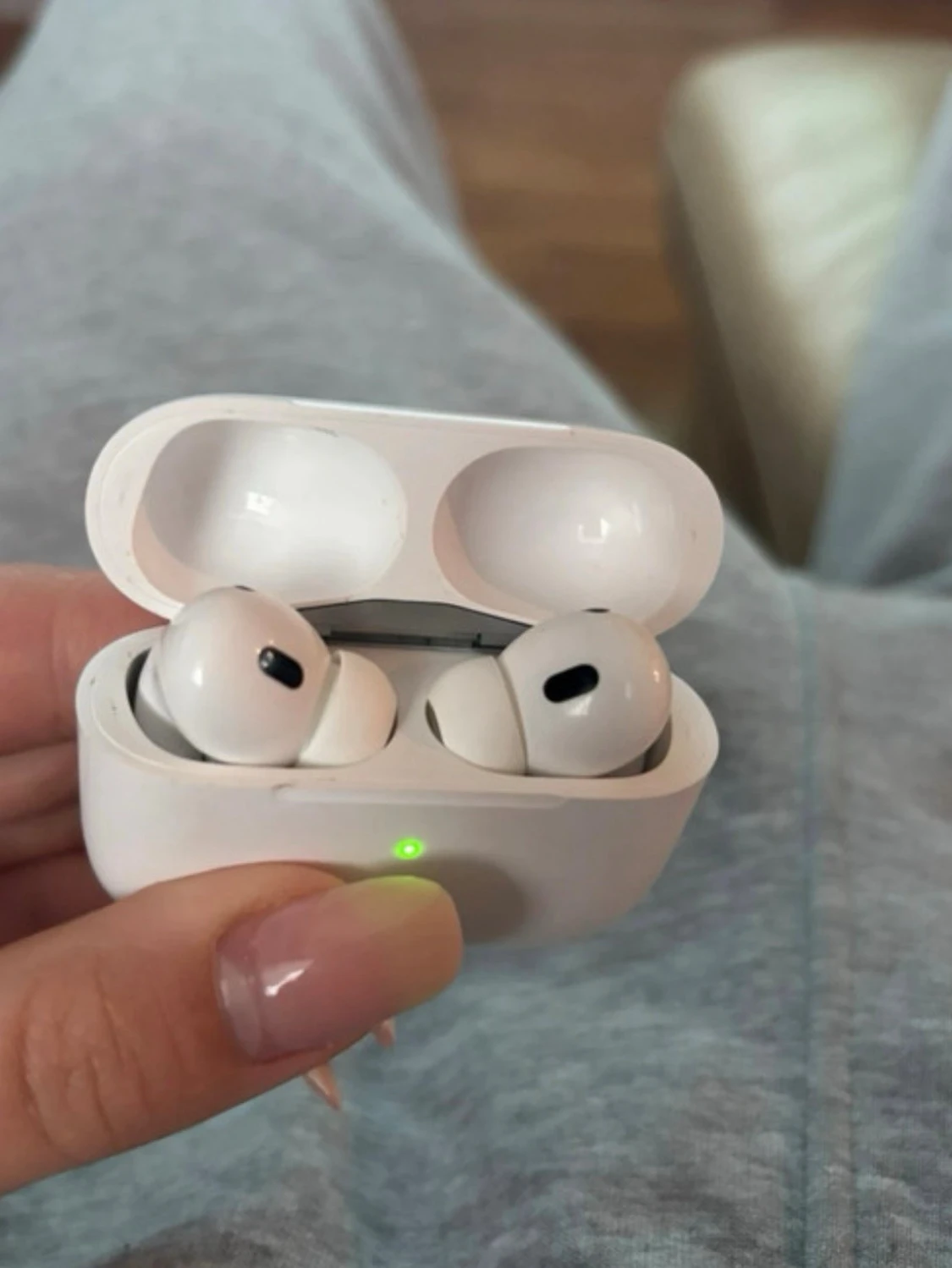 AirPods Pro (2nd generation) MagSafe - 2