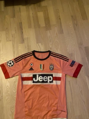 Sällsynt riktig pogba tröja från 2016 - Snygg pogba fotbollströja  i M