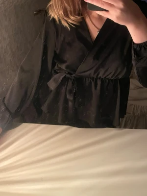 Topp från missäy - Säljer en jätte fin fest topp från missäy!