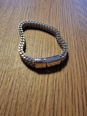 Armband tjockt med magnetspänne - Armband tjockt med magnetspänne. 22 cm.