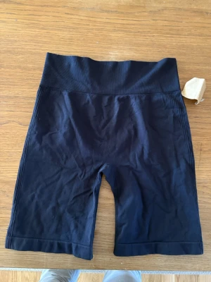 Tränings shorts  - Säljer ett par helt oanvända tränings shorts med lappen kvar. 