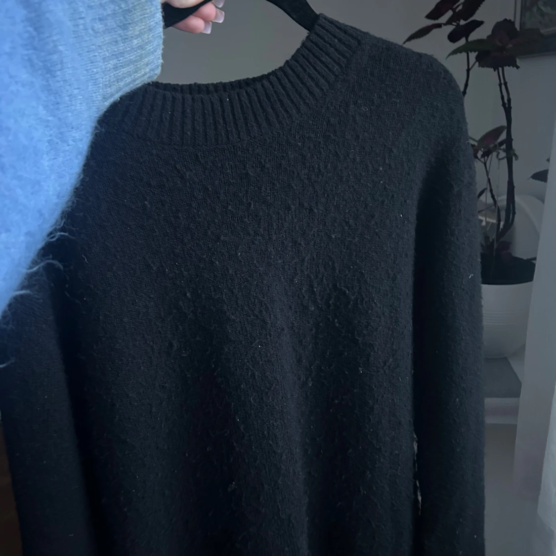 Svart stickad tröja  - 1